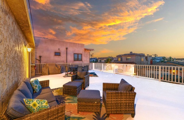 Sept Savings! Steps To Sand, Roof-Deck Ocean Views