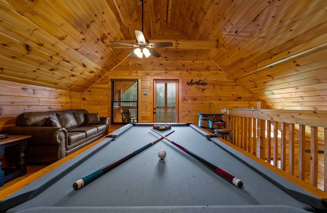 September Specials! Quiet & Cozy King Beds Games Hot Tub Easy Access!