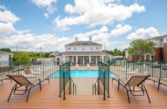 Sequoia - Sprawling 2BD 2BA Sofa Bed Near Jordan Creek w Pool