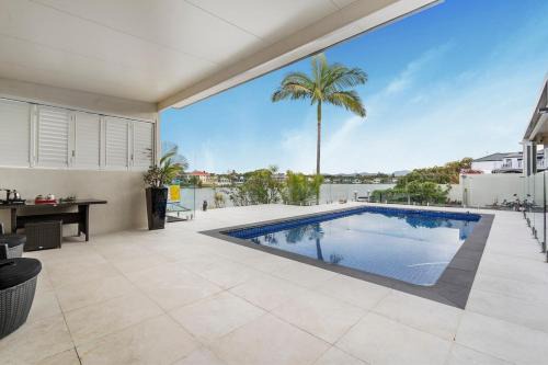 Serene 5BR Waterfront Escape - Prestige