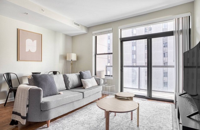 Serene Mount Vernon 1BR w/Gym, Pool & W/D, near Metro, by Blueground
