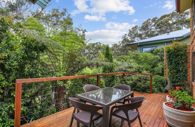Serene Mountain Haven with Scenic Balcony Garden