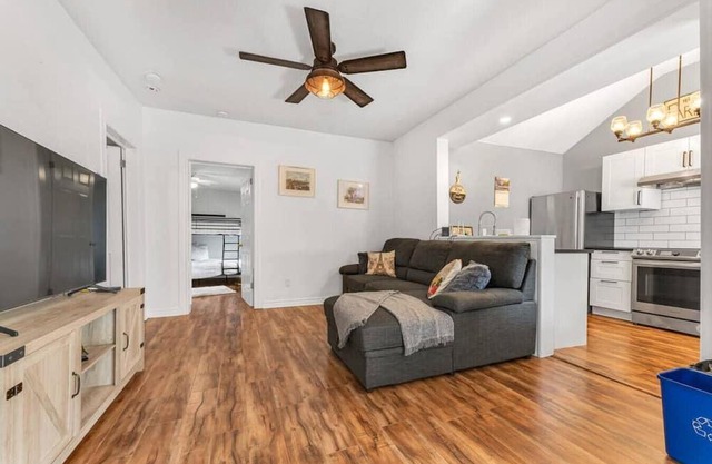 Serene Oasis with 3BR plus Balcony Deck BBQ Grill