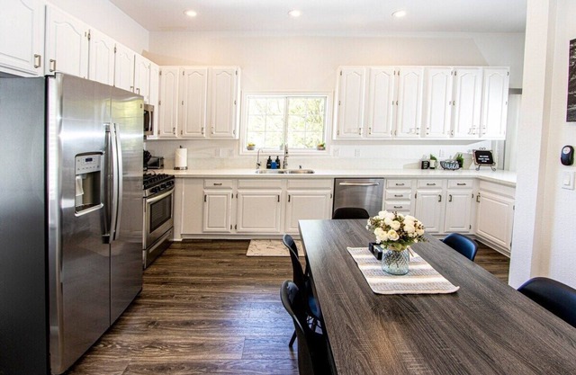 Serene retreat with fireplace, views, & games!