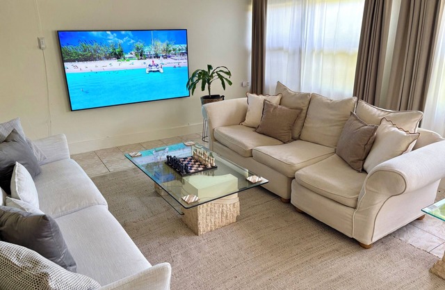 Serene, Spacious Home – Minutes away from Beach