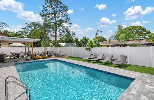 ⚓Serenity by the Sea! Cozy pool home w/putting green & fire pit!⚓
