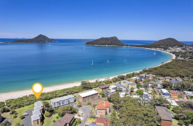 'Serenity Now' Shoal Bay Beach Front with All Linen, WiFi and Air Con
