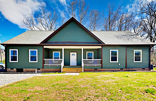 Serenity Views Comfort - Sunsets, King Suite, Chef's Kitchen, Fireplace, Dogs!