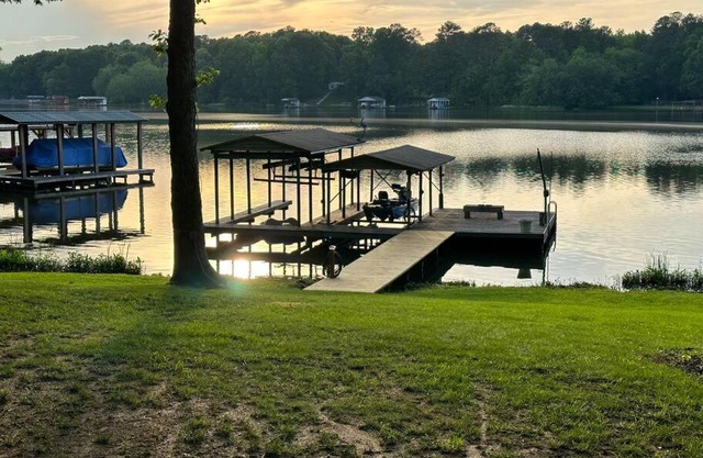 Serenity - Waterfront 3 Bed, 2 Bath, Water Toys, EV Charger