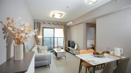 Serveyou International Apartment Hotel - Free Airport Pickup & Free Canton Fair shuttle & Paid City Tour
