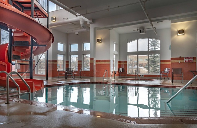 Service Plus Inns and Suites Calgary