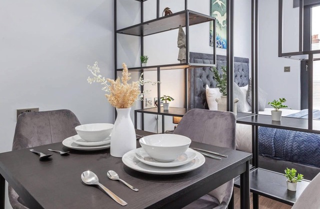Serviced Modern Luxury Flat Near Central London