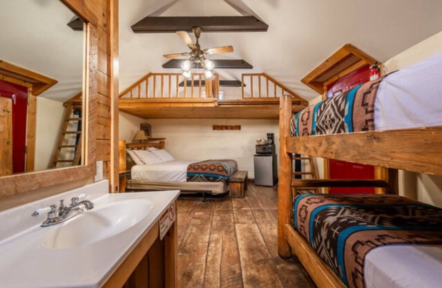 Settler Cabin bathroom in unit