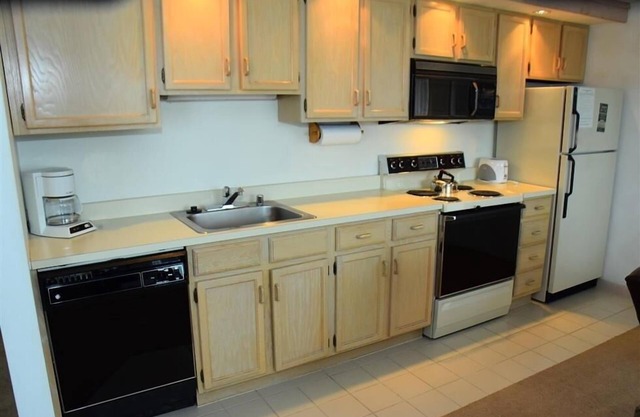 Seven Springs 3 BR Condo, Mountain Views! by RedAwning - Save 10% on 3 Nights, 15% on 5 Nights!