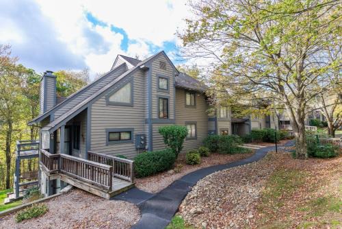 Seven Springs Resort 1BR condo, shuttle to slopes! condo