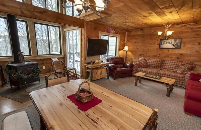 Seven Springs - Swiss Mountain 3 Bedroom Standard Condo, Near Golf Course condo
