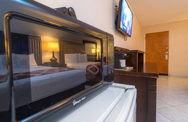 Sevilla Inn - Near Medieval Times