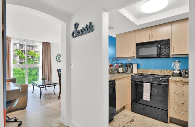 SF Relaxing Condo Hotel in the Grove, Free Parking