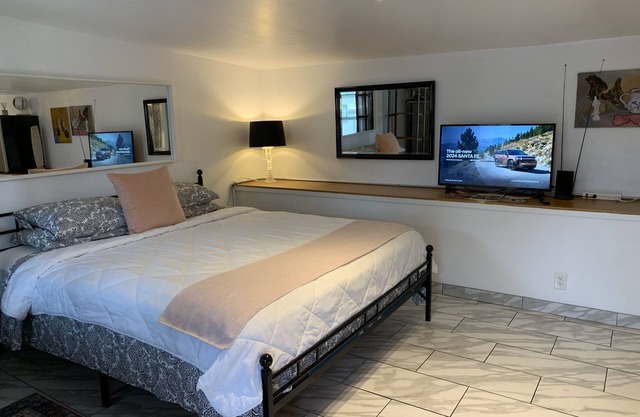 Shabby Chic Guest House LA Hills 2