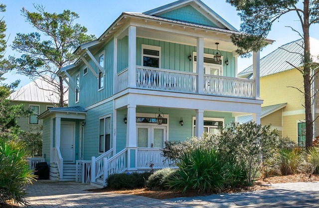 Shades of Blue, beautiful 4 bedroom home in Blue Mountain Beach! New rental!