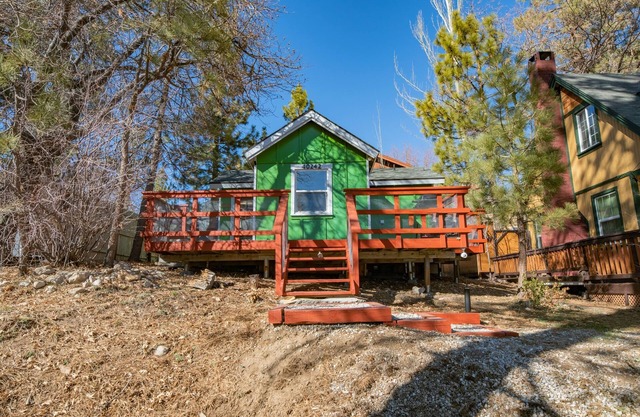 Shamrock Cottage - Adorable Cottage Is Close To The Lake, Marinas, And Village With Mountain Views! 1 Bedroom Cottage