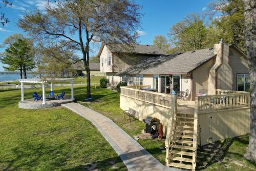 Shared Boat Ramp Waterfront Home in Grove