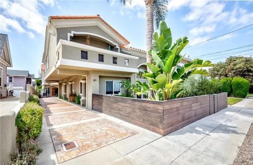 Shared Luxury Beach house in Redondo Beach. Private 2 Bedrooms/Bath
