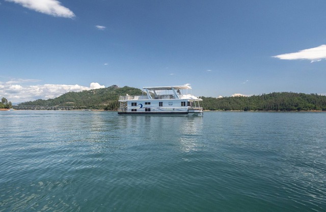 Shasta Marina at Packers Bay Thoroughbred Houseboat.