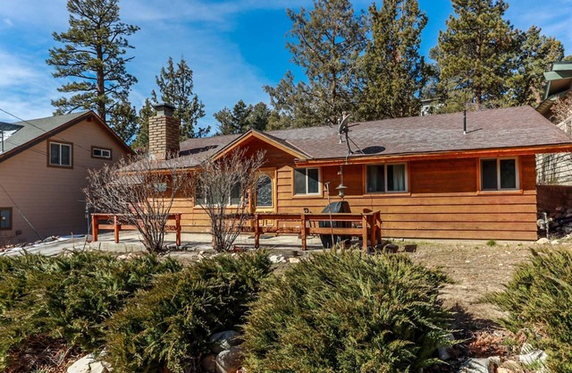 Shasta Mountain Cabin - 1916 by Big Bear Vacations