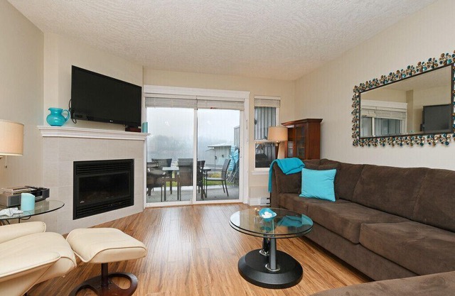 Shawnigan Lake Beach Resort 2 Bedroom Beachfront Condo!