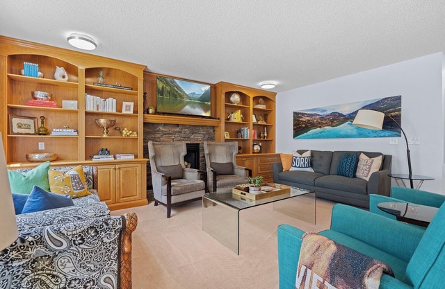 SHEER PERFECTION ~ 4BD, 2.5BA, K9 Friendly, on Eagle Quest Golf Course