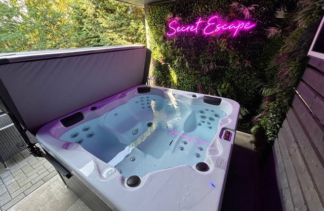 Sheffield-Apartment-Sleeps4-Parking-HotTub