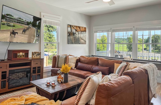 Shelbyville Farmhouse w/Hot Tub, Fire Pit & Grill