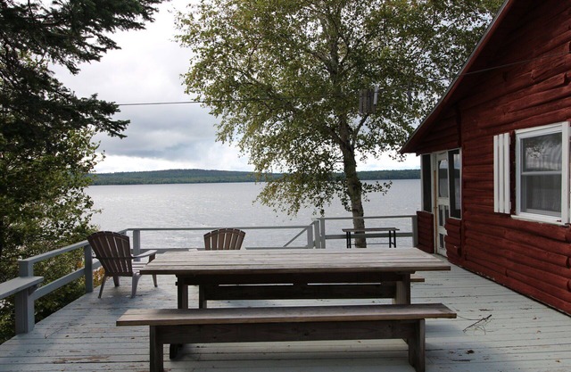 Sheldon Camp - Mooselookmeguntic cottage perfect for a couple or a small family