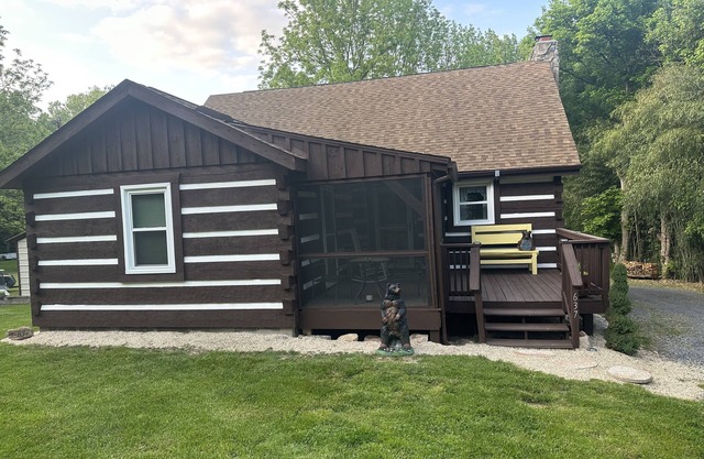 Shenandoah river front cabin, hot tub, fireplace, cabin, screened in porches.