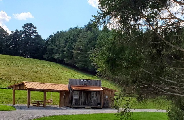 SHERIFF OFFICE at Possu. Hollow cabins