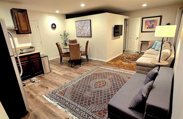 Sherman Oaks Cozy Guest House