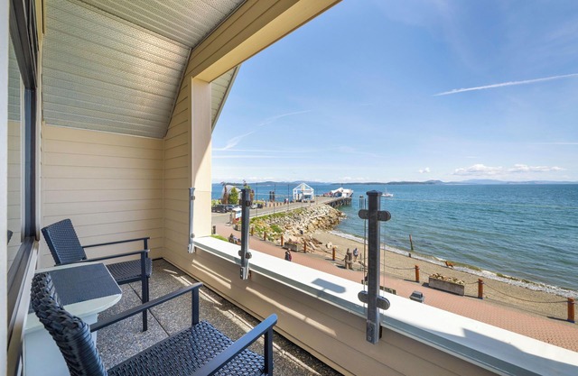 Sidney Waterfront Inn & Suites