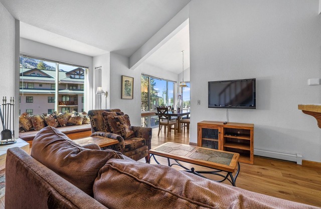 Sierra Cabin Condo – Sun Meadows 1 Bedroom+Loft by RedAwning