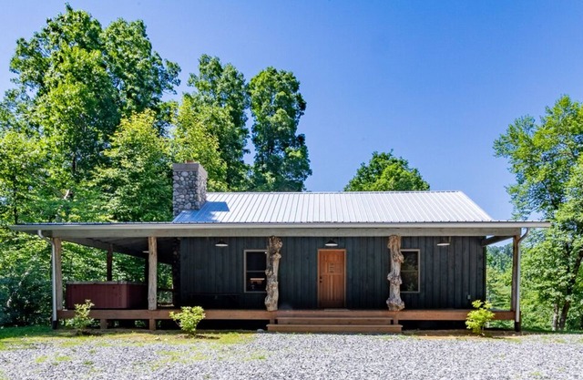 Silent Night | Private Cabin with Mountain Views | Hot Tub and Fire Pit |