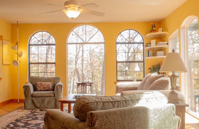 Sills Cove Lodge on Greers Ferry Lake! Plenty of parking, boat launch and view!