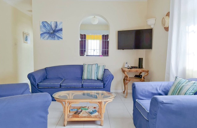 Silver Sands Beachfront Condo, Indoor & Outdoor Dining, Shared Patio - Bar & BBQ