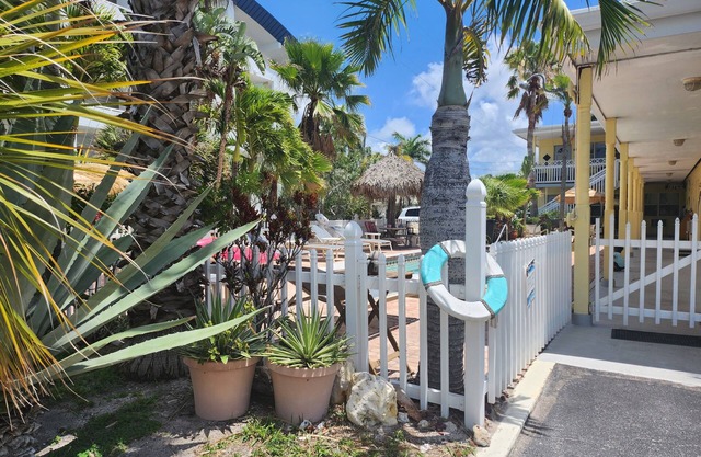 Silver Sands Motel