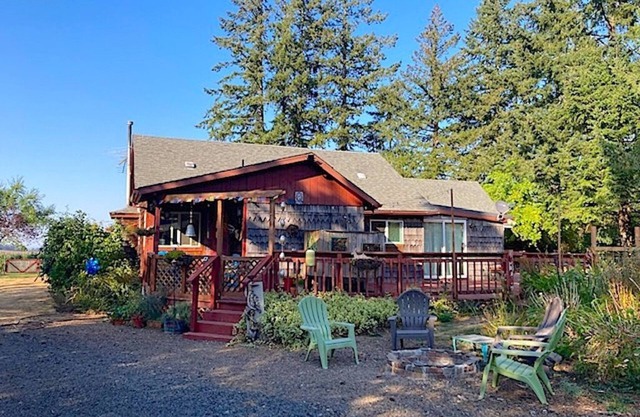 Silverton Guest Cottage in the country