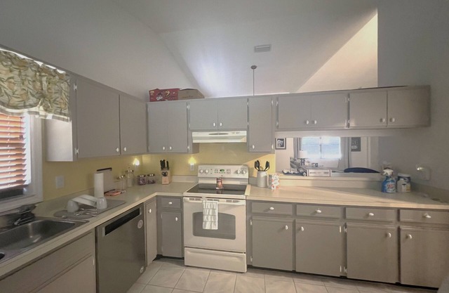 Simply Sarasota - Monthly Rental Room