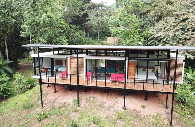 Sinfonía Tropical, ocean view, 5 minutes drive to Playa Linda, 15 to Dominical, wifi Starlink