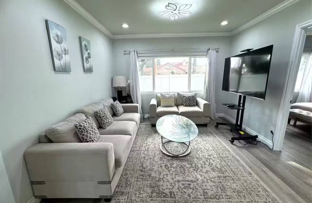 Single Cozy House/private amazing fenced backyard