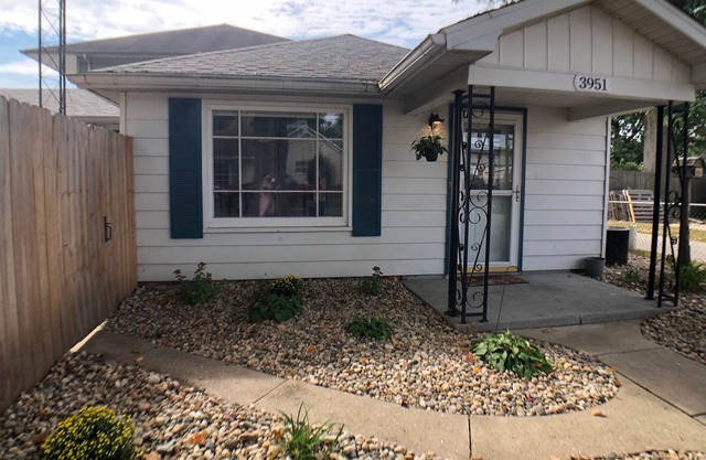 Single-Level, 3 Bedroom, 2 Bath, Equipped Kitchen, Laundry