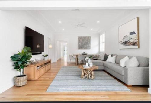 Single Private Room-Charming bayside home
