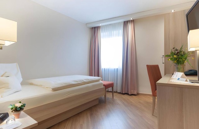 Single room "Buchfink" (18m²) - Hotel Schneider am Maar